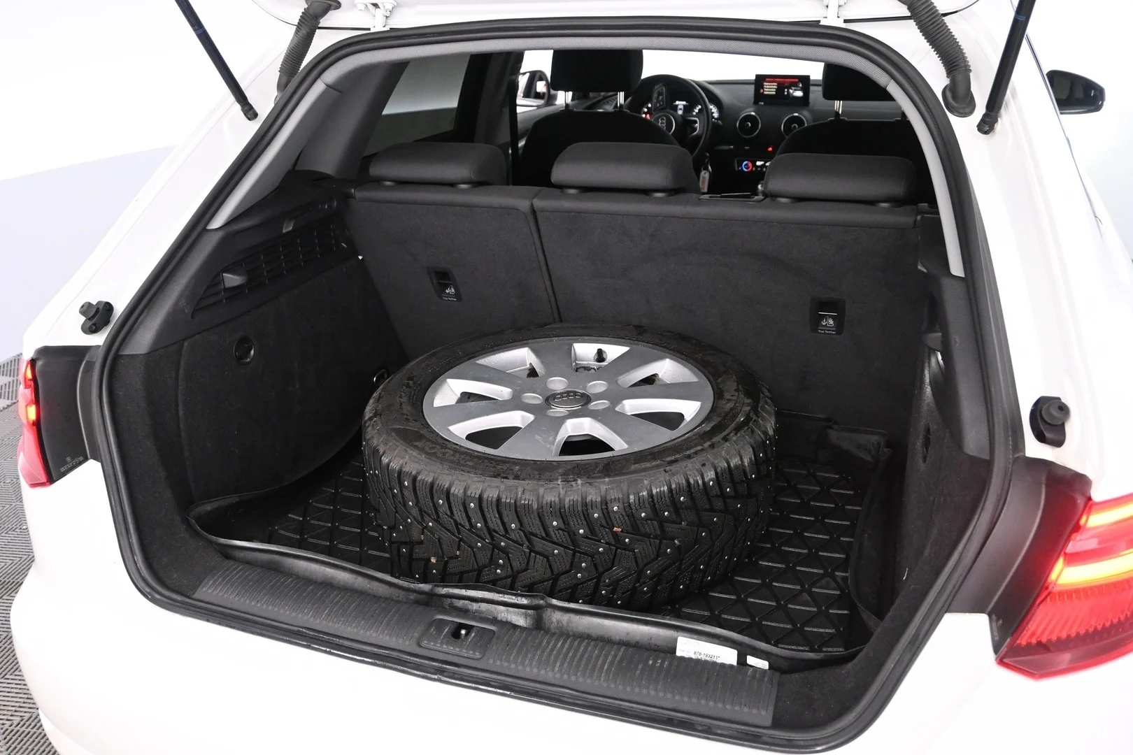 Car Image - 6dUD17fhxewlxWgPSJR2Mg