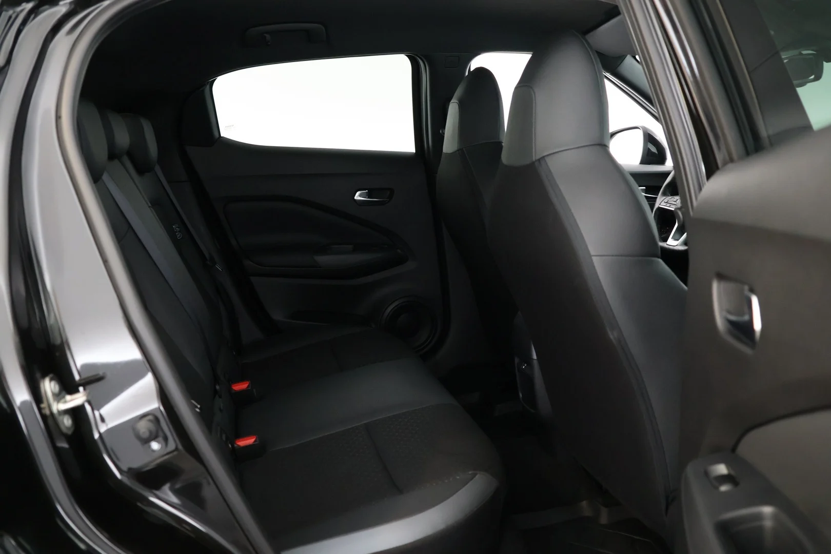 Car Image - 9zvIKBB9xqGyw4PYhA5JL