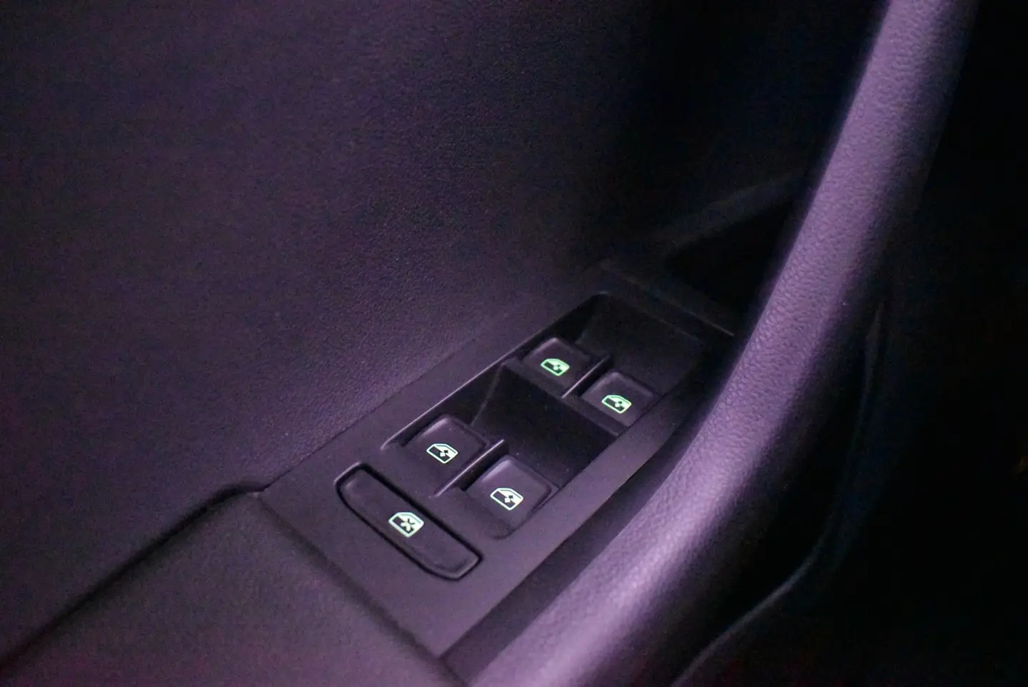 Car Image - 1ll8sL7zBdllNXtlfvDOSF