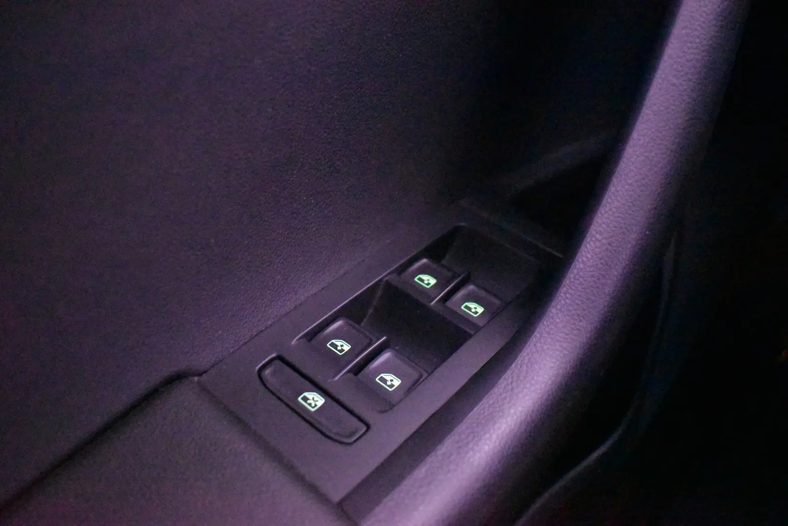 Car Image - 1ll8sL7zBdllNXtlfvDOSF
