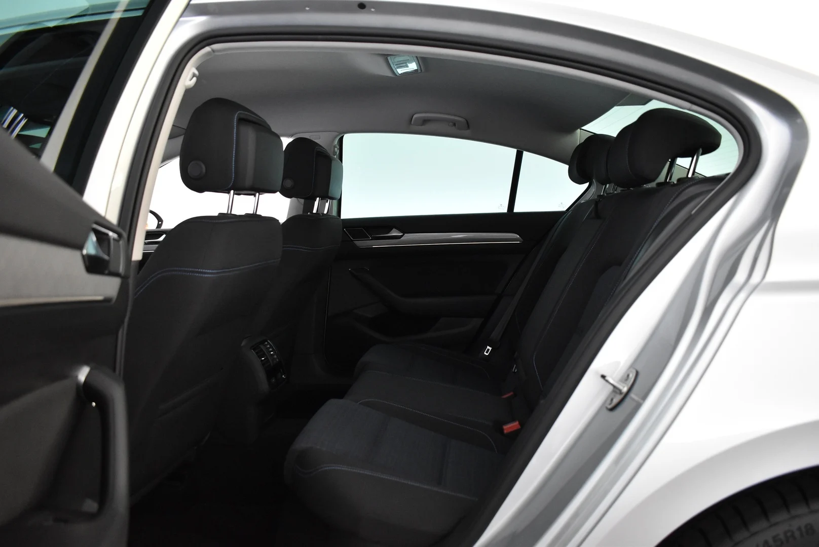 Car Image - 5nUXEul7H4xnBTfSazEEoM