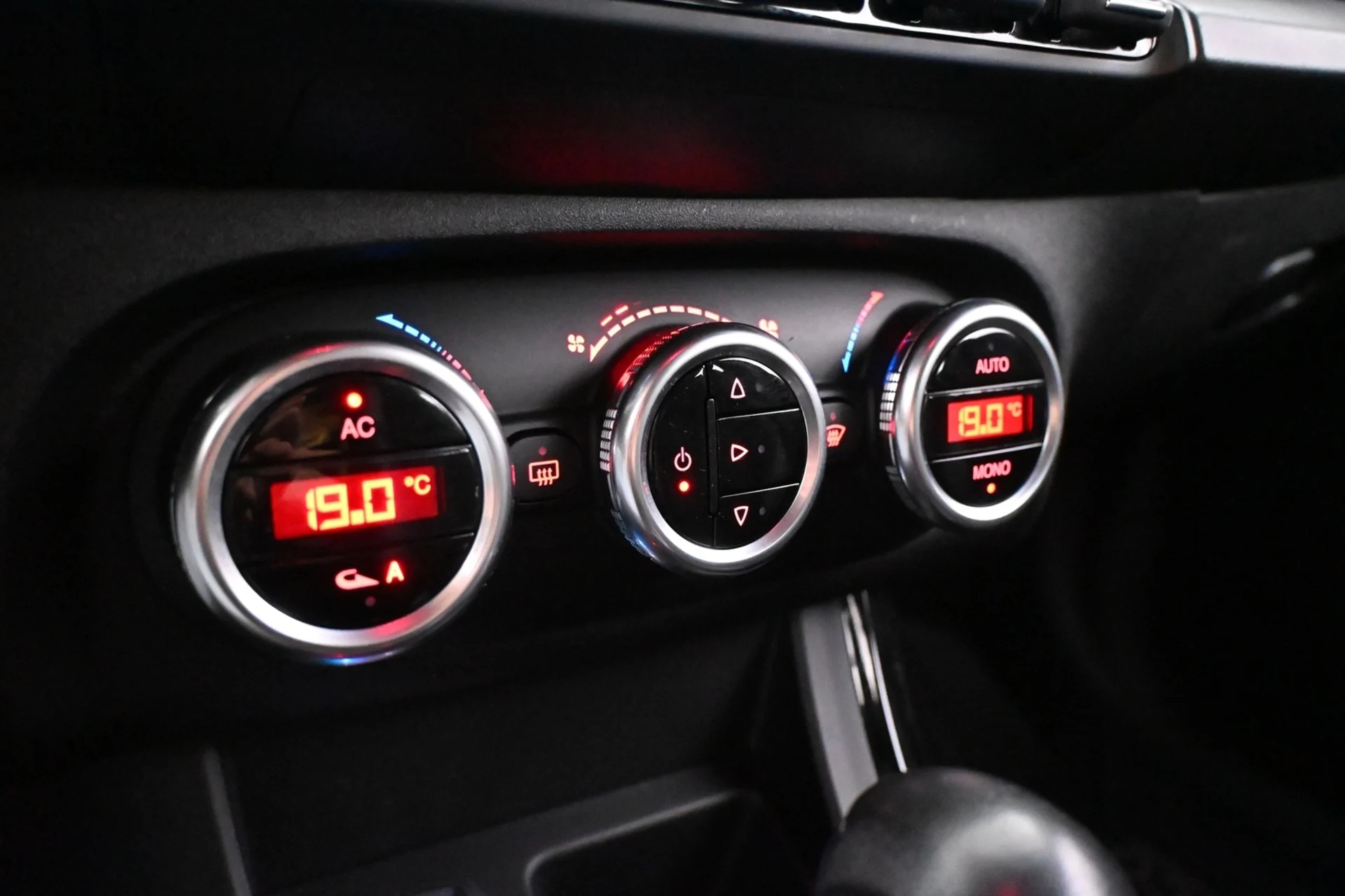 Car Image - 2pCnNb9mLk8ye1D12rZfqk