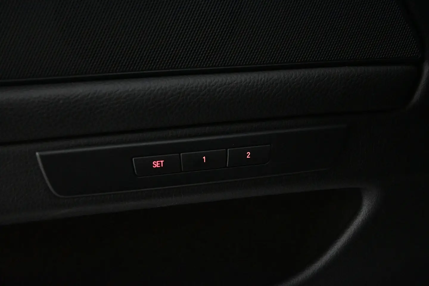 Car Image - 2xw77m5w355Yamdi1dH8NQ