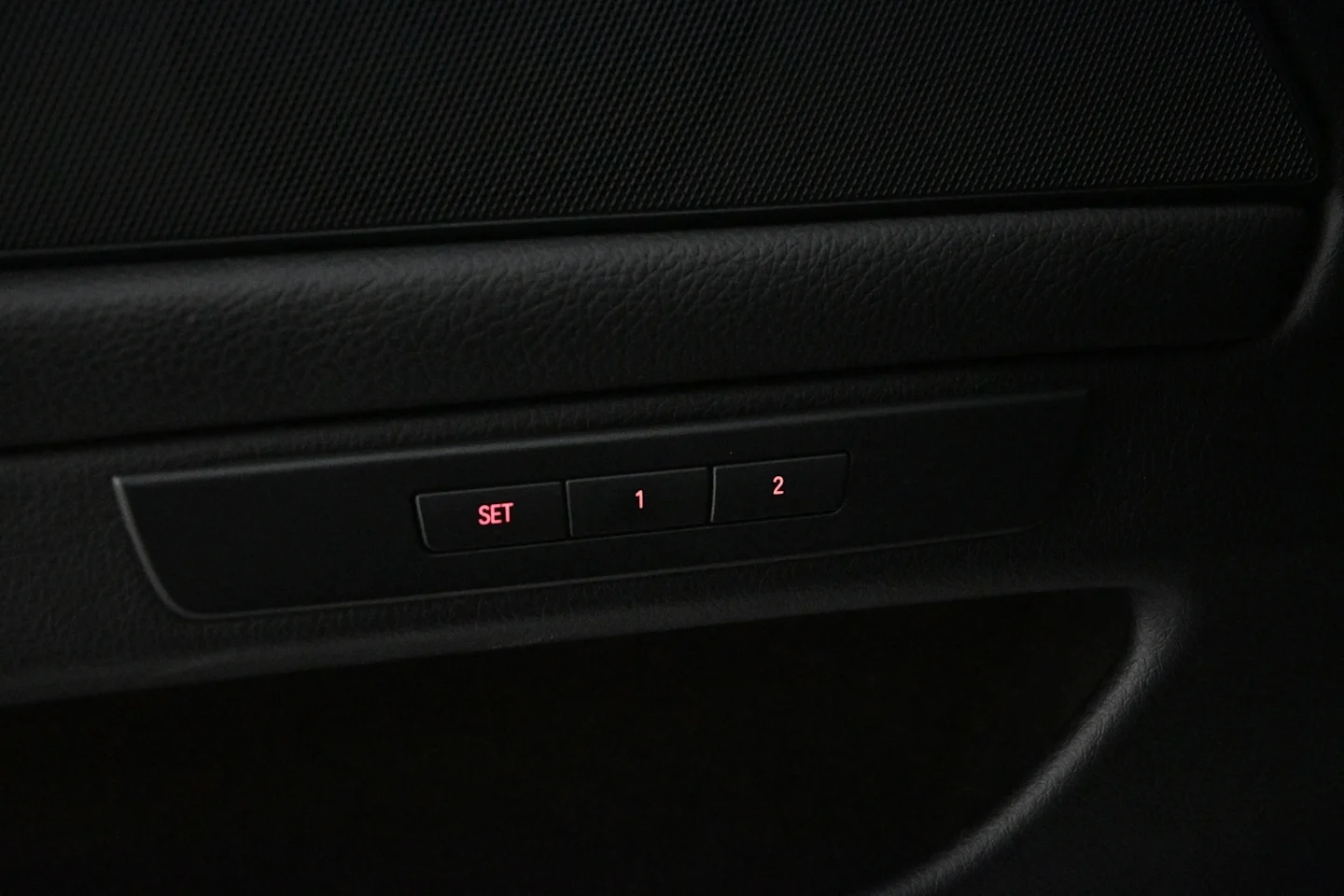 Car Image - 2xw77m5w355Yamdi1dH8NQ
