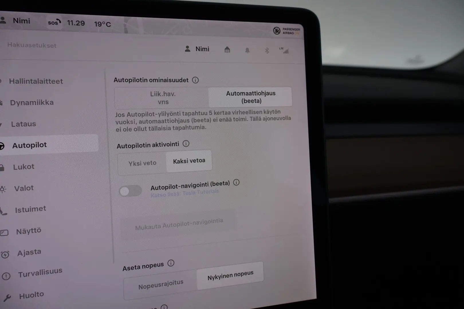 Car Image - 26B0eR7Xux1d9FNwlGEPmd