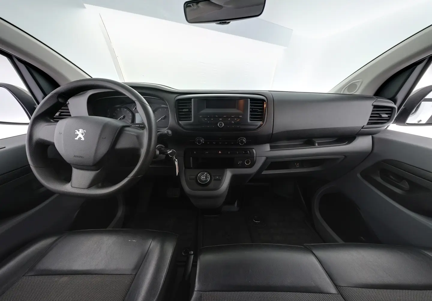 Car Image - M6orMXXj3ahHt55S8Pvyv