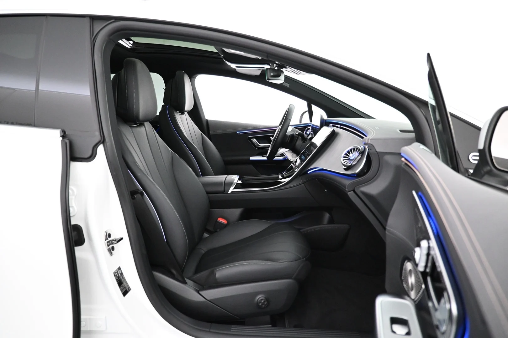 Car Image - 4qCFsJLHEQYdMk4gBM8ISd