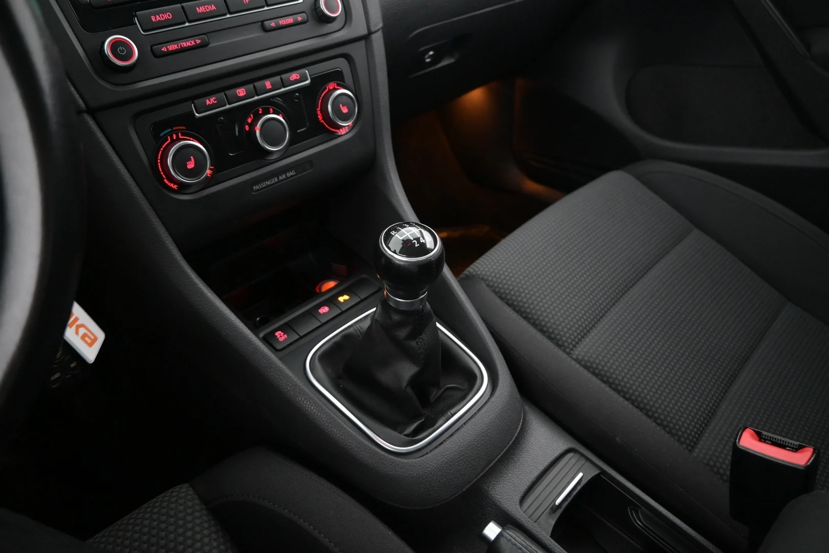 Car Image - 2usgDPVwMakDzvrrjnN9Lb