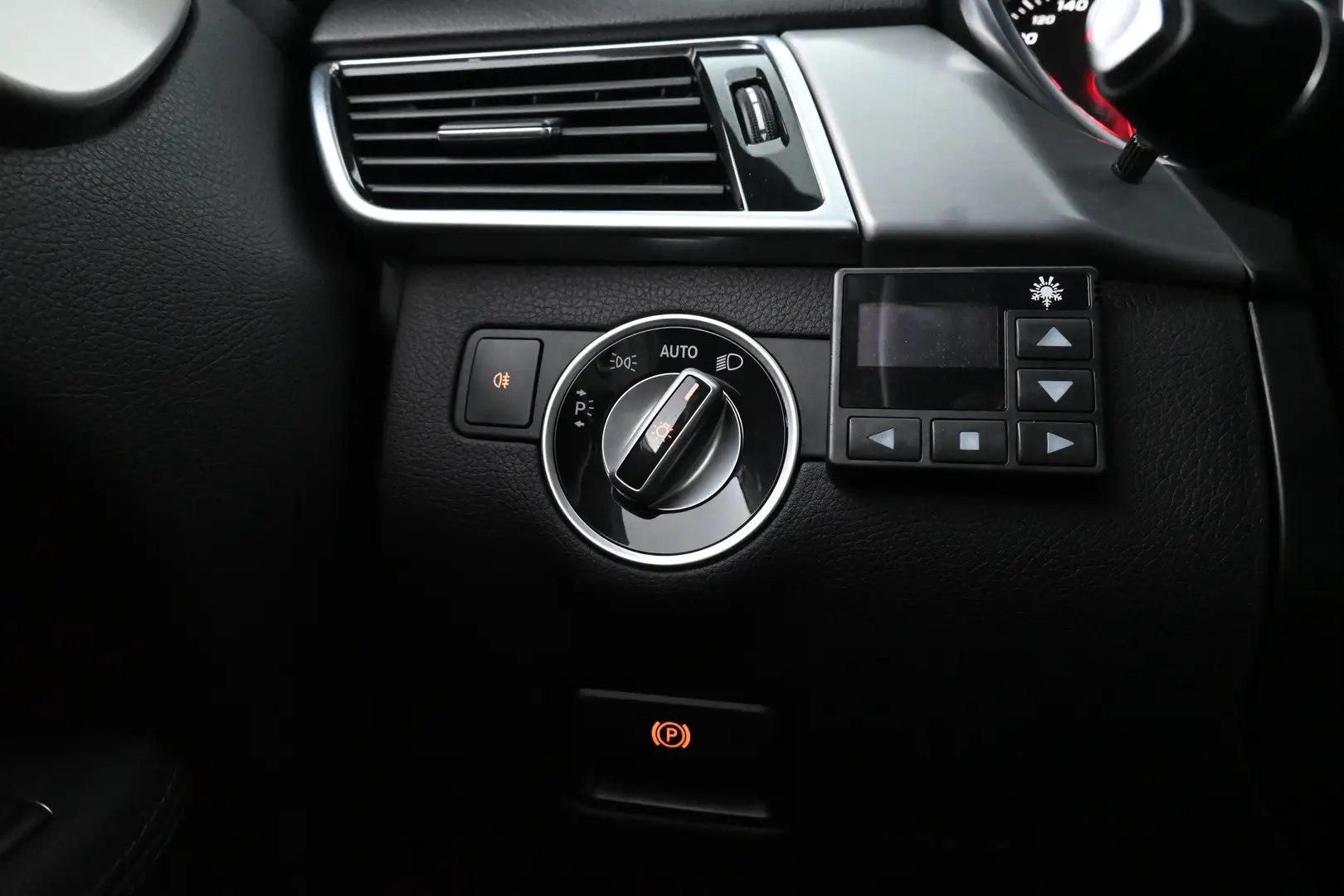 Car Image - R0DWI4NTKjW7Dgb7DUhPV