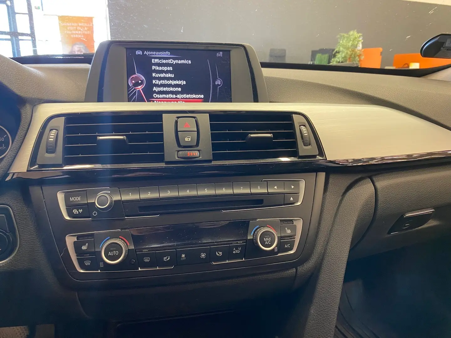 Car Image - 6CMLJcr5XvvNHKNrhMGhPv