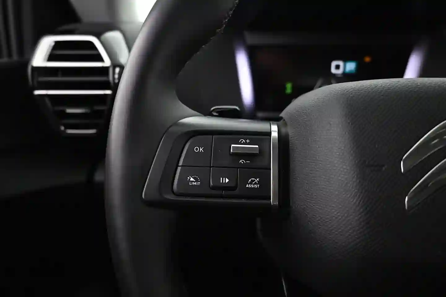Car Image - 1tarEJNeGFkJuG7siqoVtU