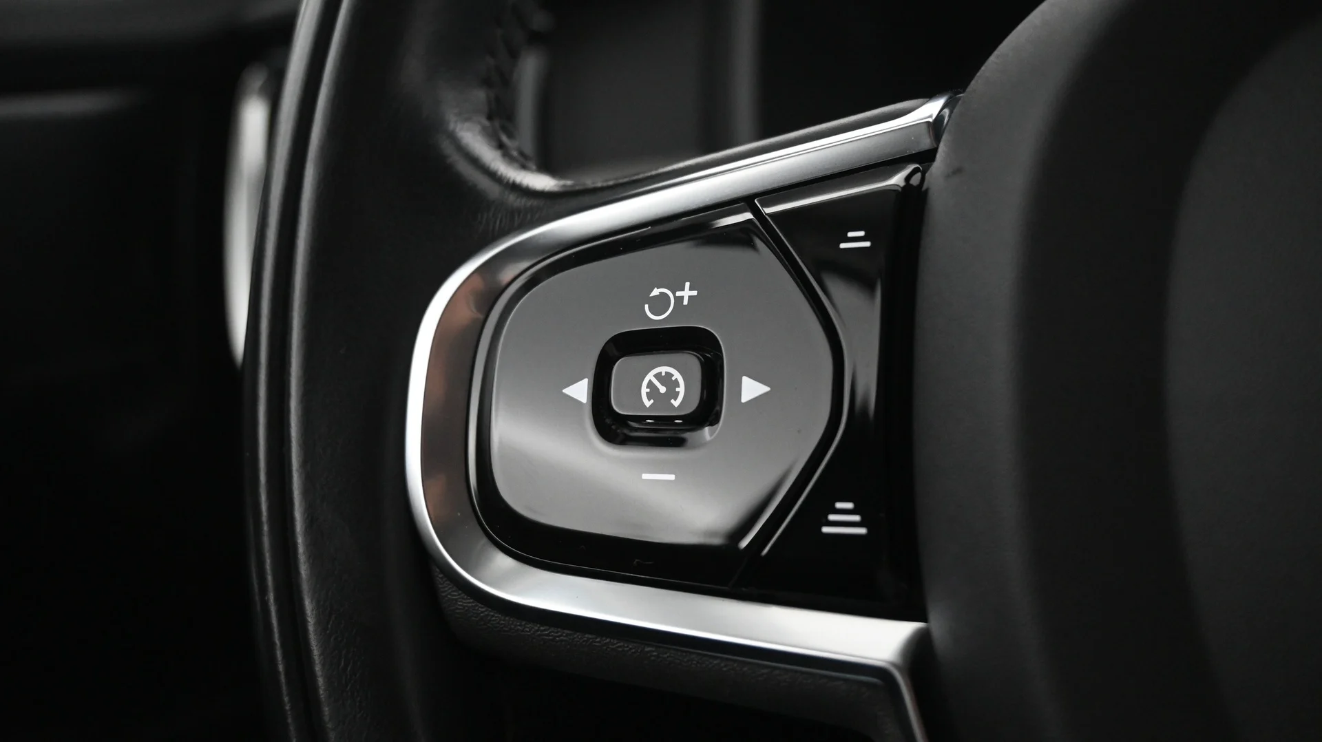 Car Image - 6NLX5z41E88iJqrnKELbK7