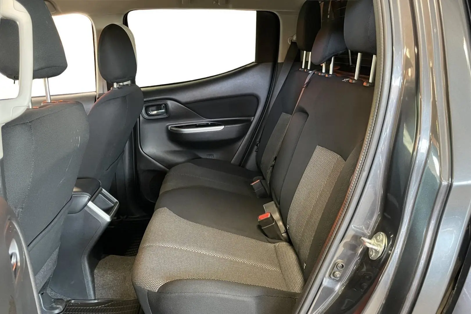 Car Image - 48XCJ5aXQrvm38ugHYwuGc