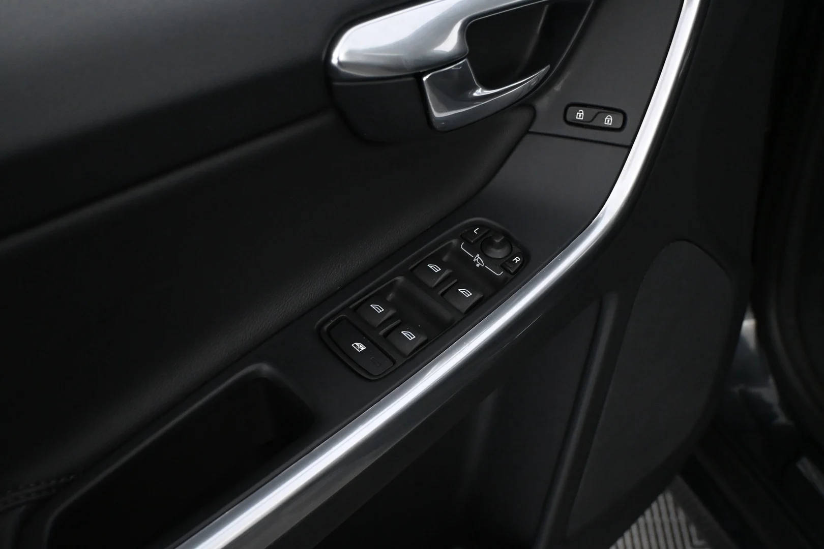 Car Image - 2X1uN0Vn5MOlxiXiwCEFDB
