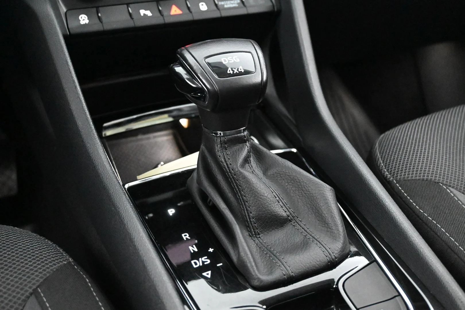 Car Image - 33GsZm2gpidWajplDPzfRv