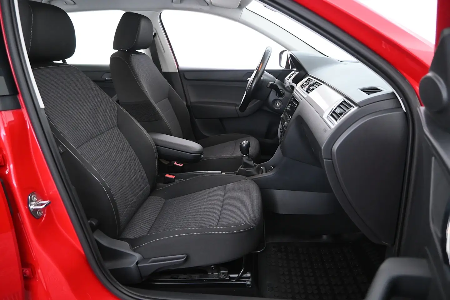 Car Image - 4QGkvufVbDlqKPSHhYqIcG