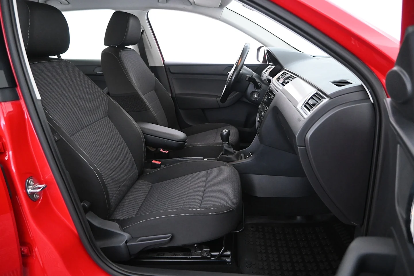 Car Image - 4QGkvufVbDlqKPSHhYqIcG