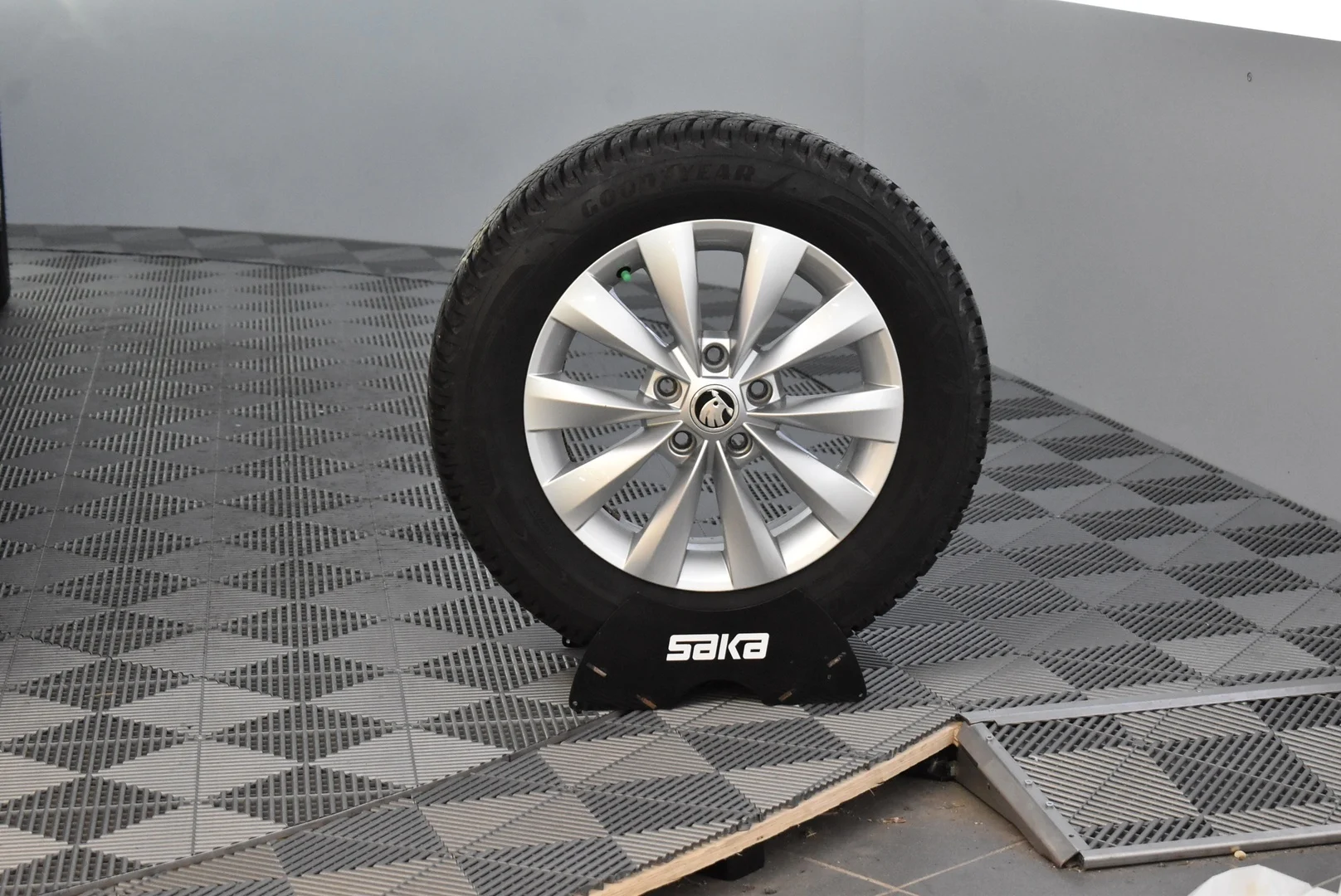 Car Image - 4fVA6CMjUAcXukUueOYxiB