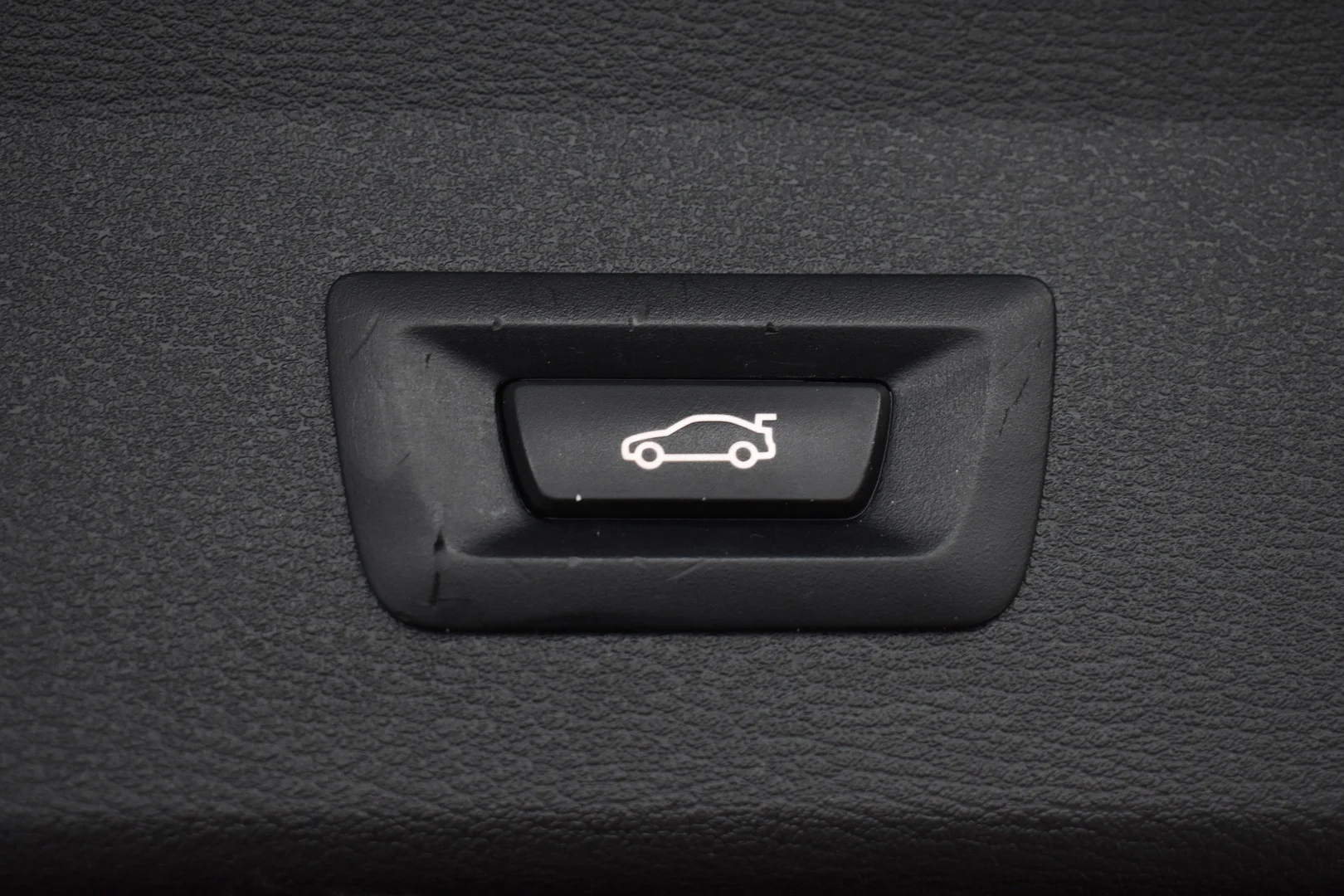 Car Image - 3HPeL0j7Lu4GxD6SfaCUFb