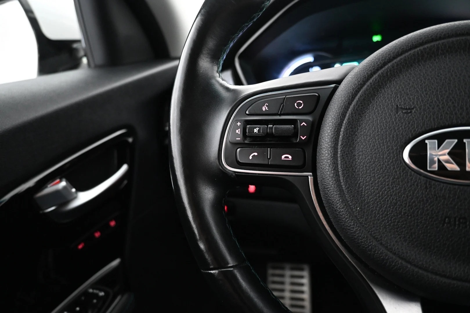Car Image - 2ZgxaMWiTb2r2sx26KIPHe
