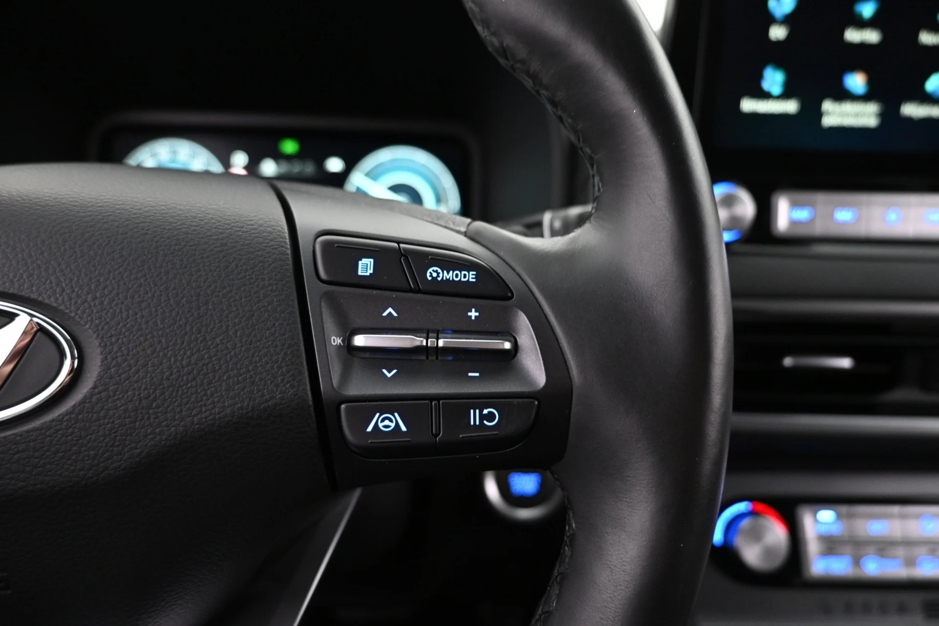 Car Image - 5XDzz3aKqz12slTqWoakPS