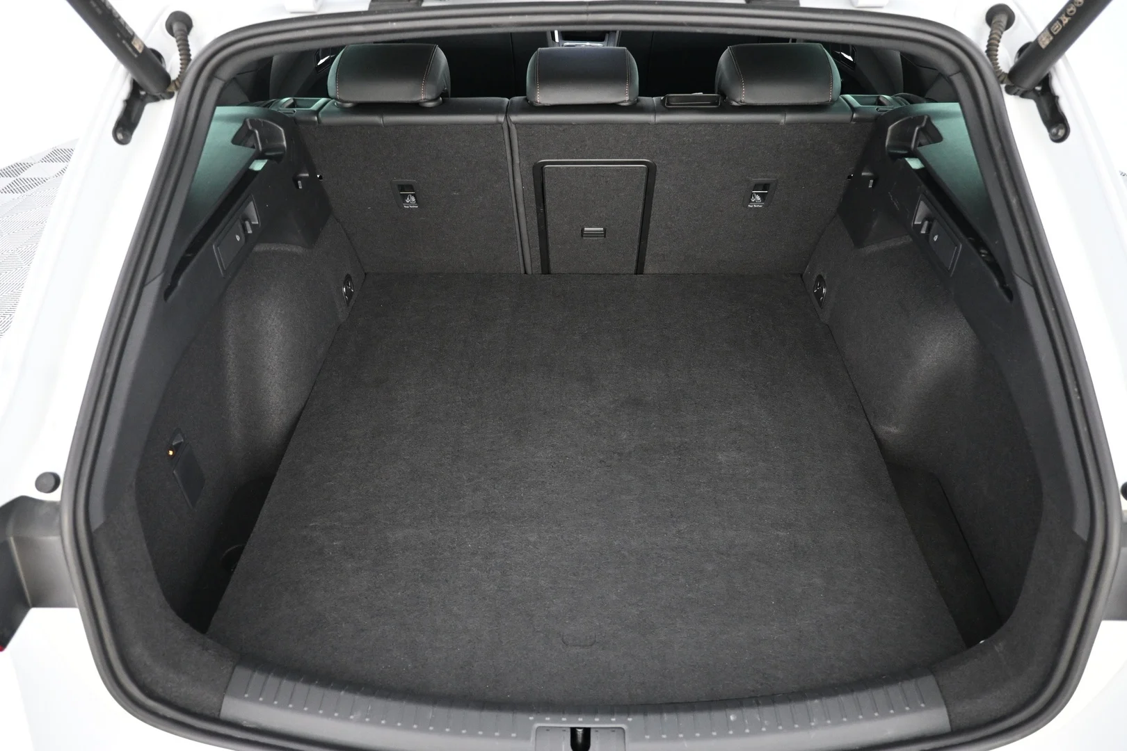 Car Image - 6qUmPknYV8RbM7Ee1X80BK