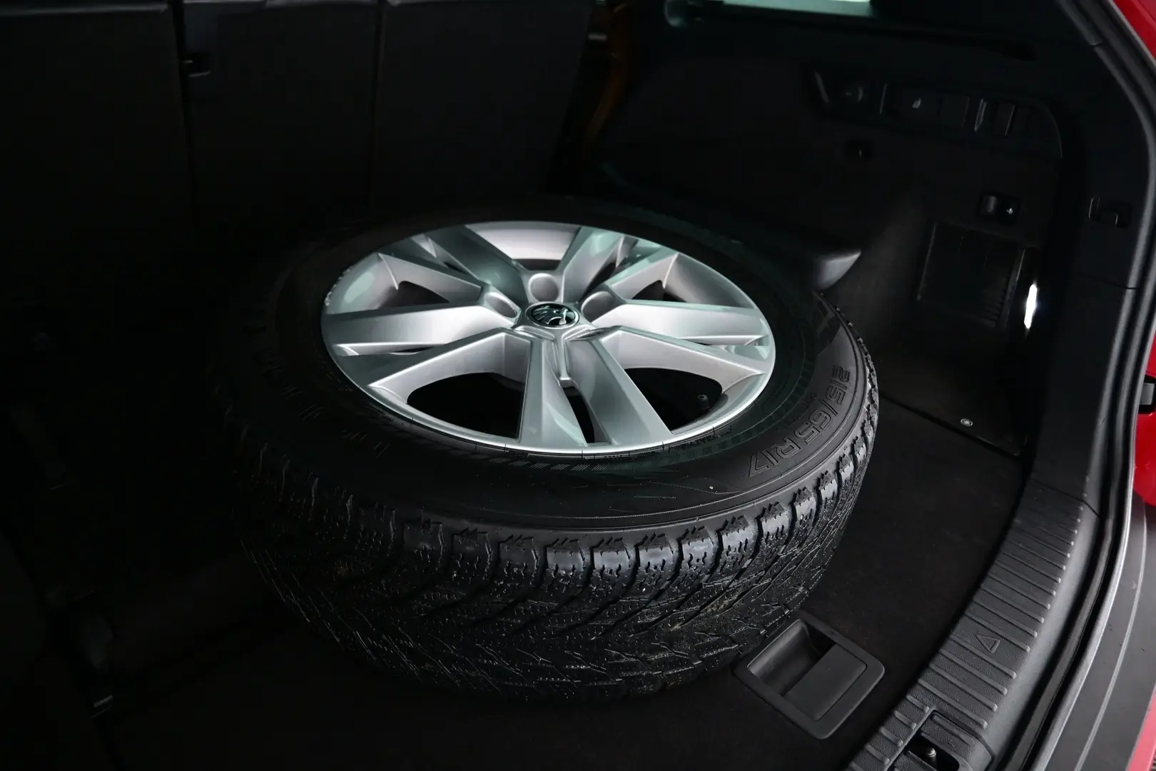 Car Image - 6tttZ01nvFIU1Y9qdYmn62