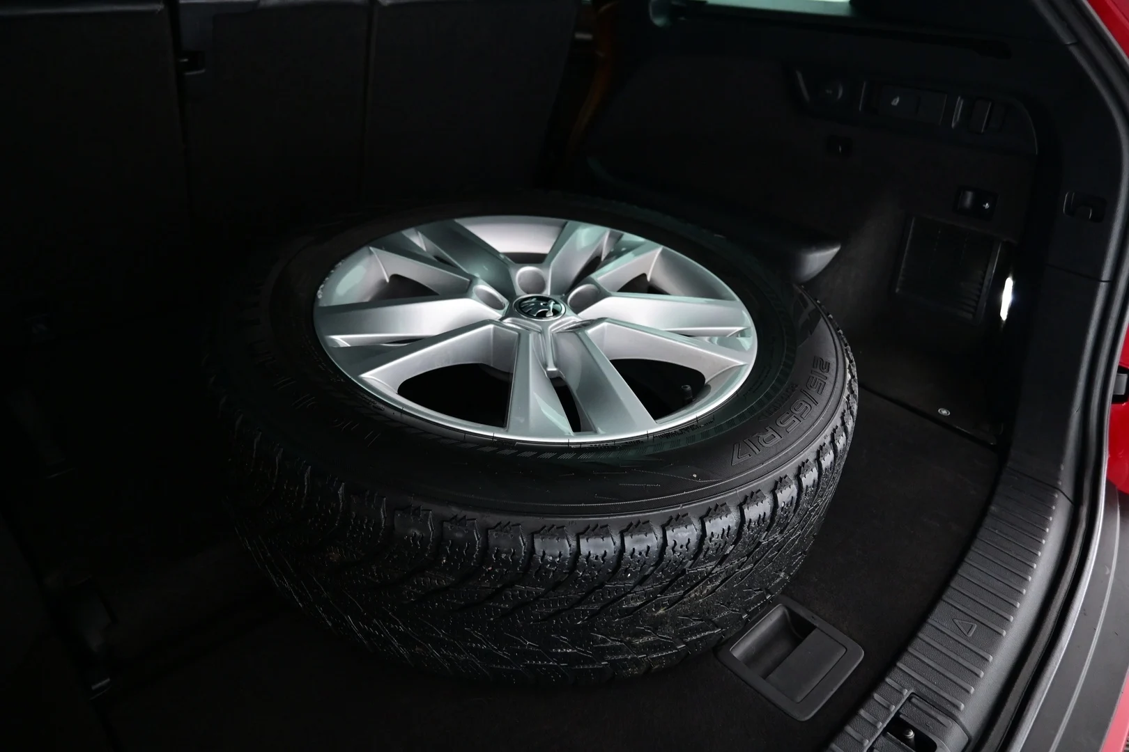 Car Image - 6tttZ01nvFIU1Y9qdYmn62