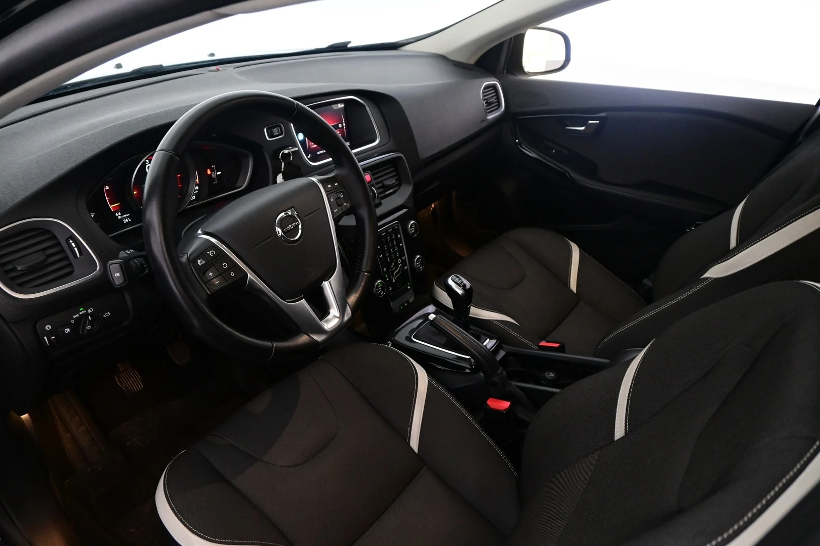 Car Image - 4mdtfUcZgnmaWz3L591bi5