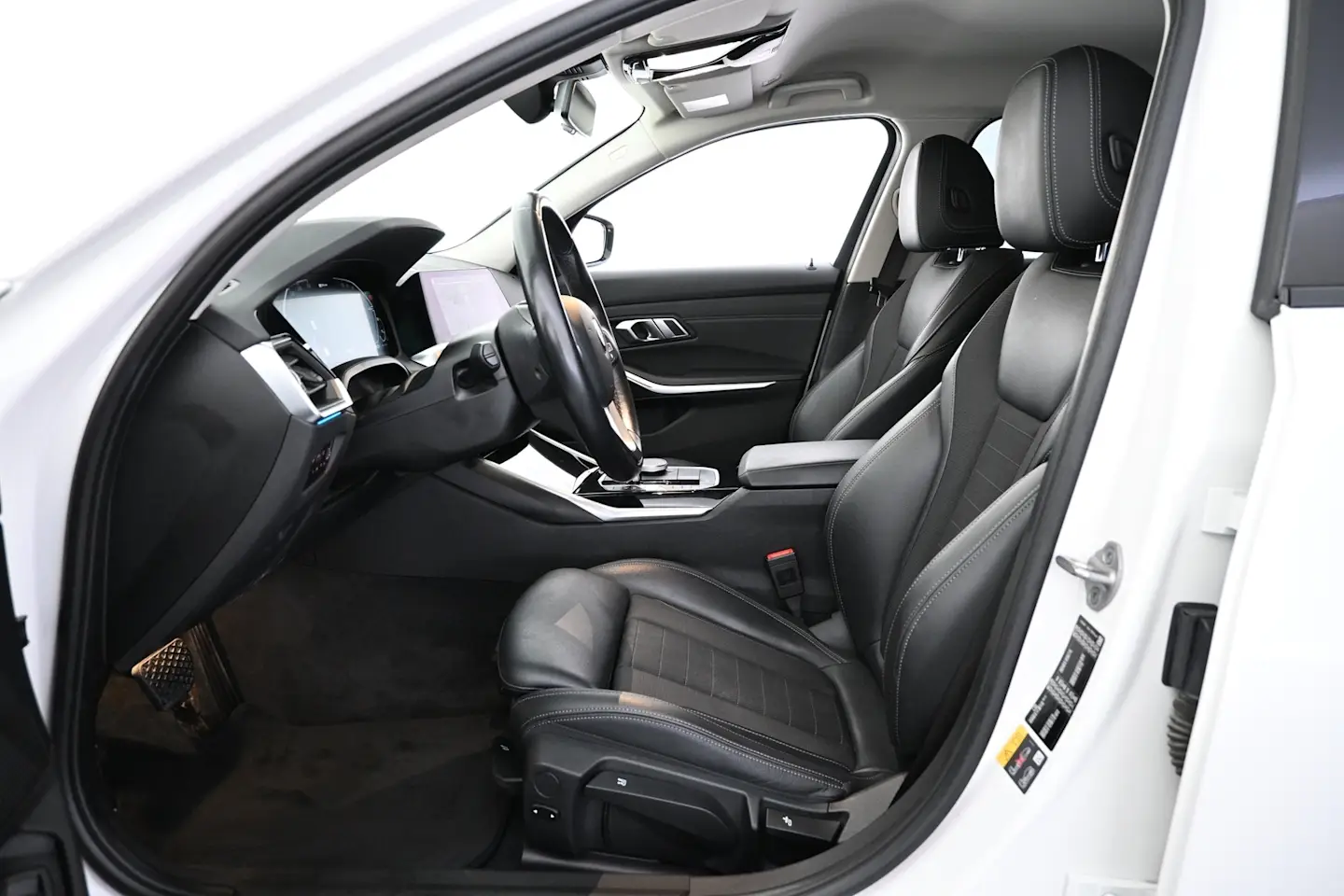 Car Image - Hjj1b91du9mJJWRv5XFeo