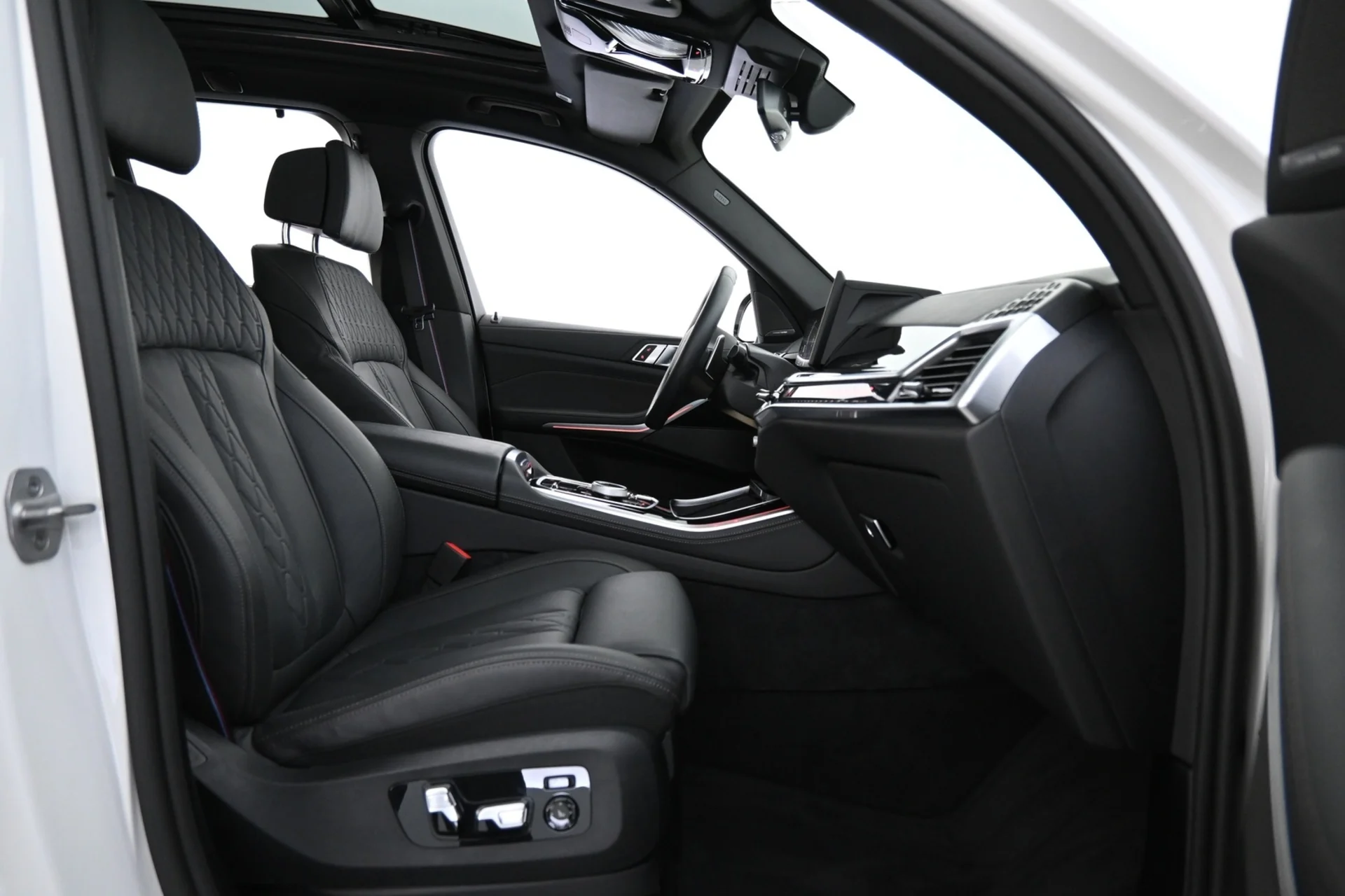 Car Image - 7kx3i8ShsB2eN0p20tPnHg