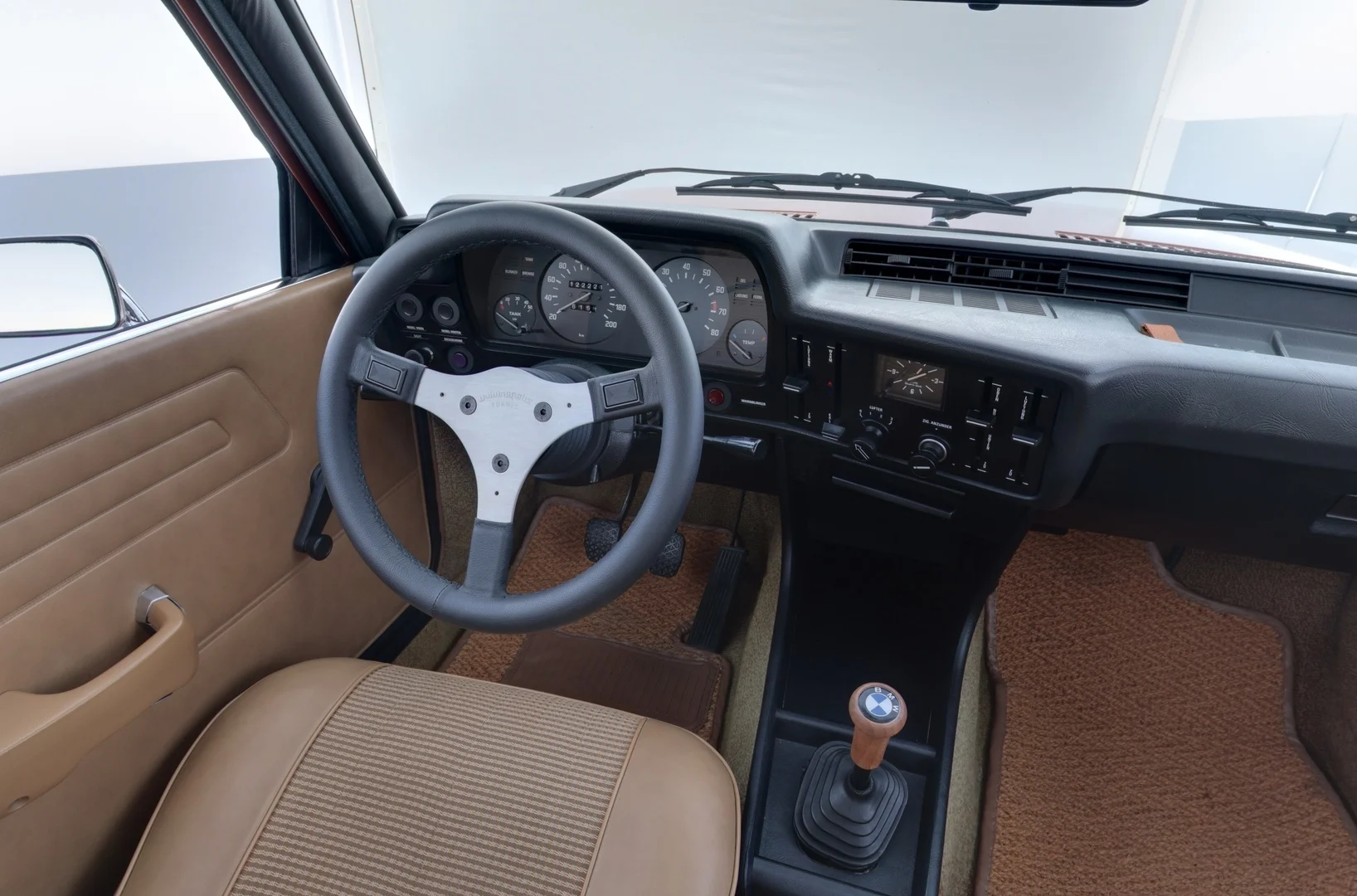 Car Image - AFJxym6NHzRxg67S3mtu0