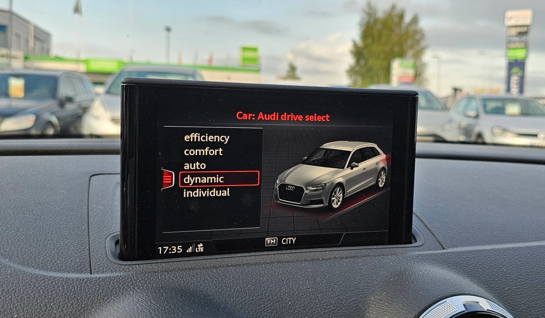 Car Image - 1NMNCQbOkyUr4GHb0u0PUf