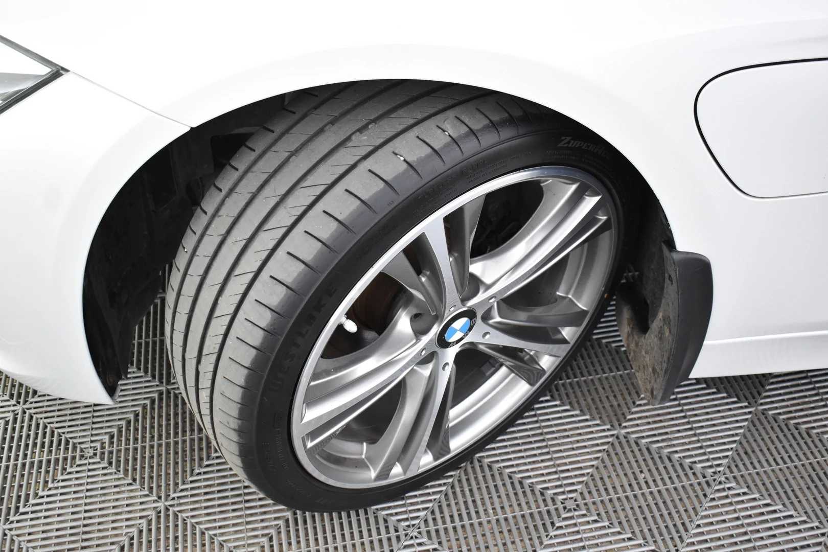 Car Image - 5TT6QbM6mIShtSFeP7IjMS