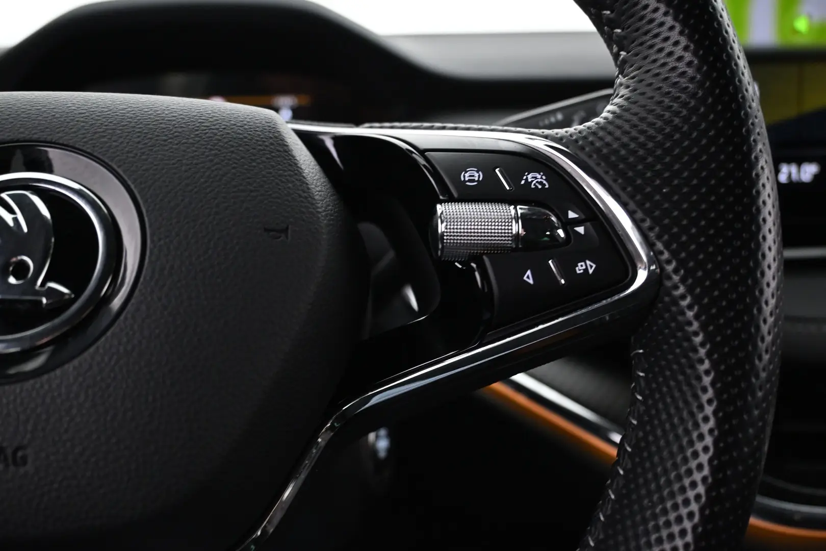 Car Image - 67f0P4Cwi2clHJnZLfDdLN