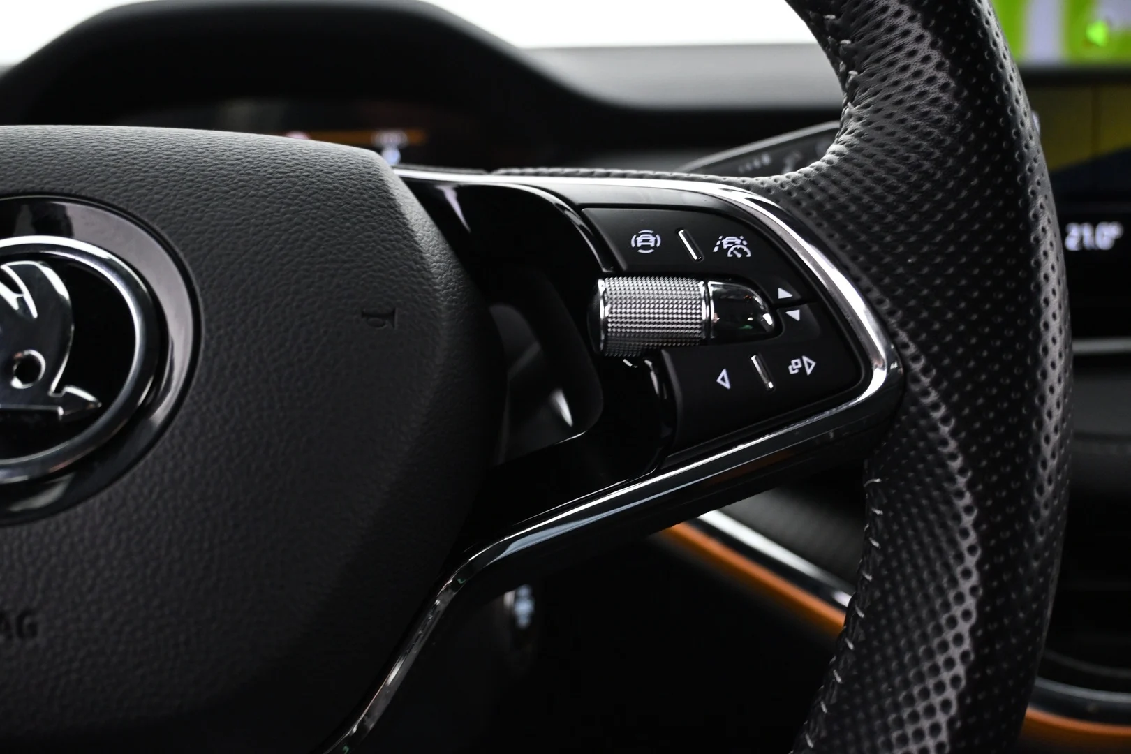 Car Image - 67f0P4Cwi2clHJnZLfDdLN