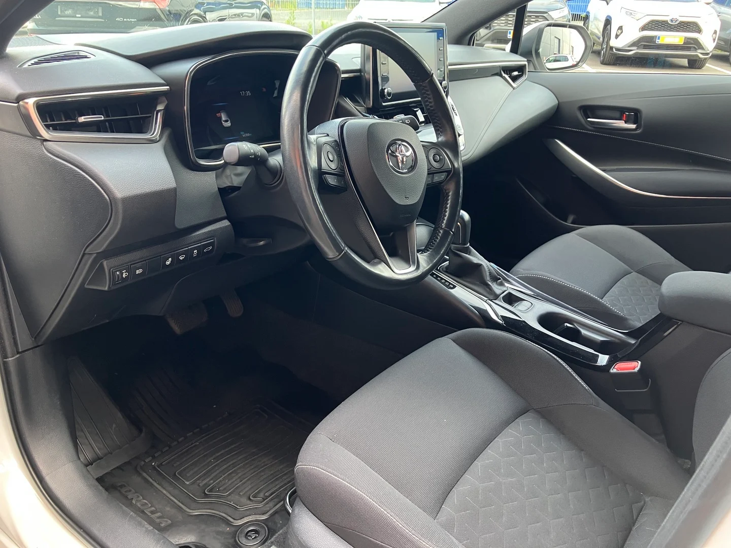 Car Image - 6Q3prRgSuxOZANHtok3jxX