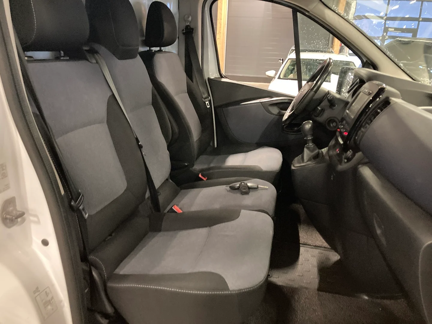 Car Image - 1Of39LZ4Rrfde7zwbXACpL