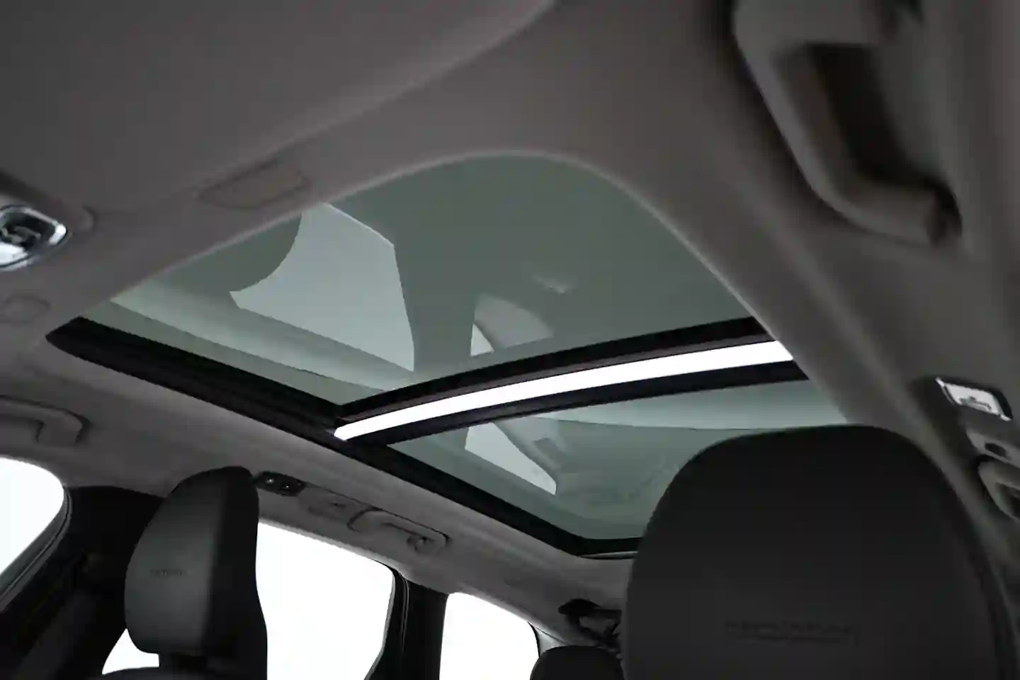 Car Image - 4jD3Rw17j9RaCAW24IcT8s