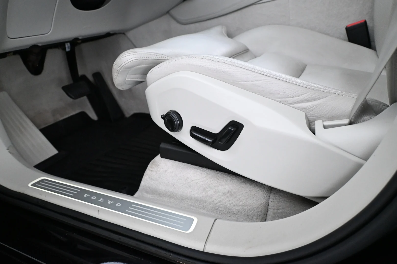 Car Image - 4MWaPqhFqCEXgivToA7tHR