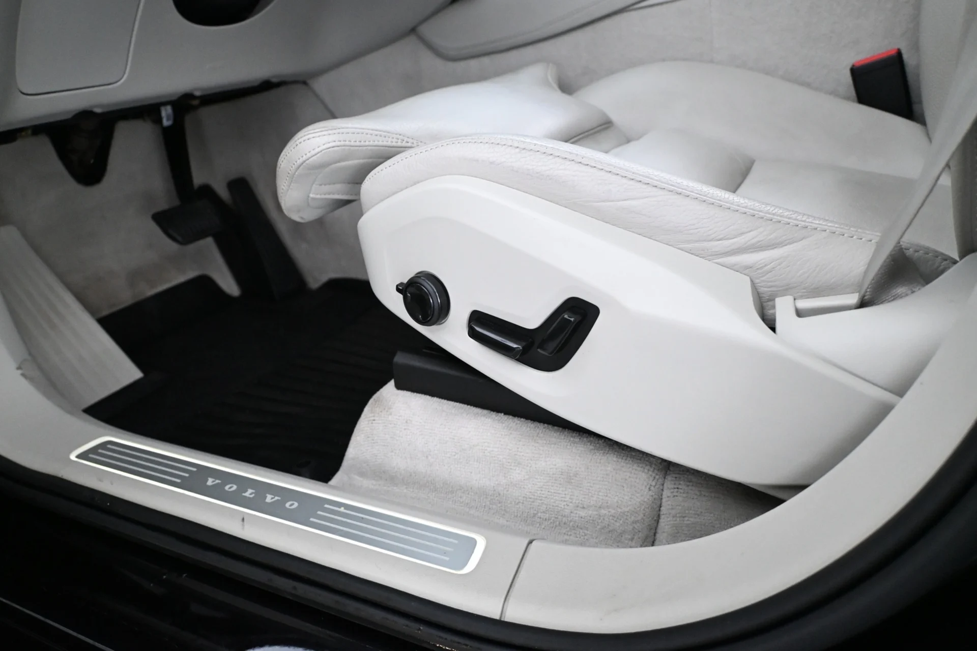 Car Image - 4MWaPqhFqCEXgivToA7tHR