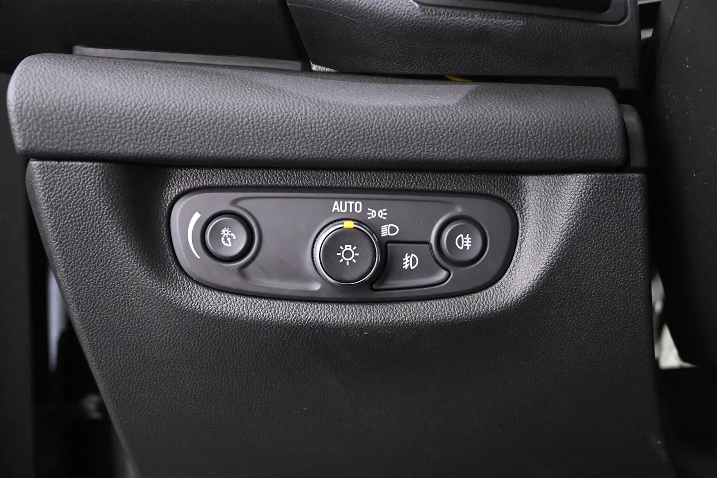 Car Image - 3BFjCAfSifvc17h0rqERSi
