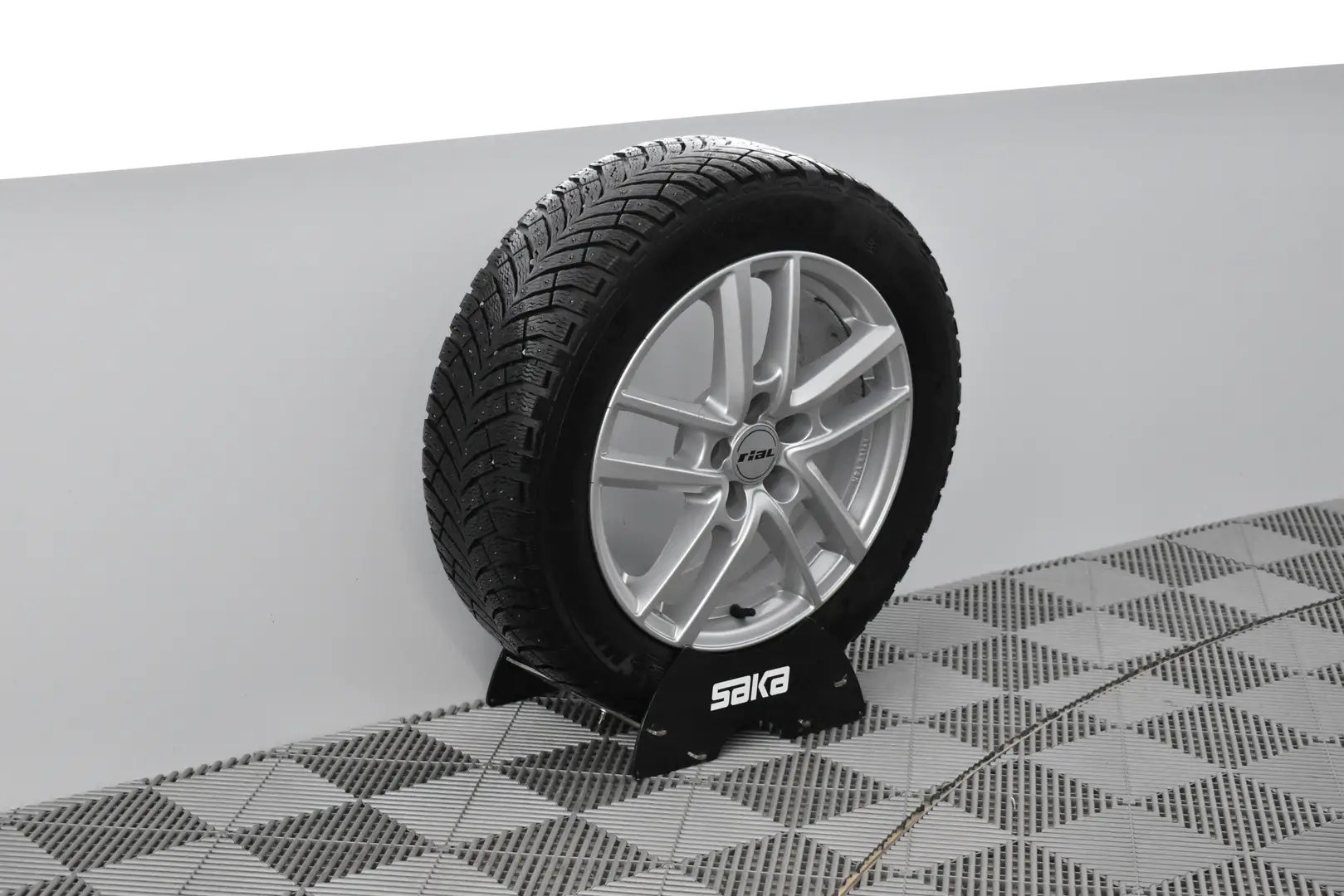 Car Image - 0qBrli8TODFW1pbNwGLnq