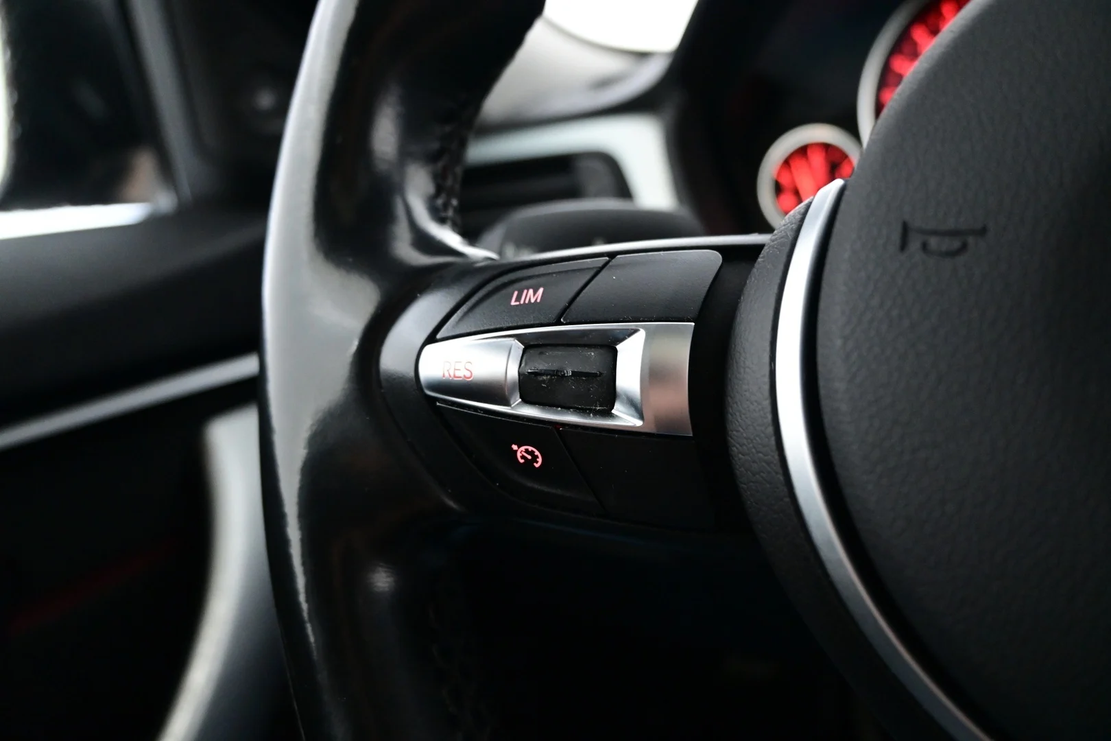 Car Image - 2YThMqy9JuQ3UB5uURvcEf