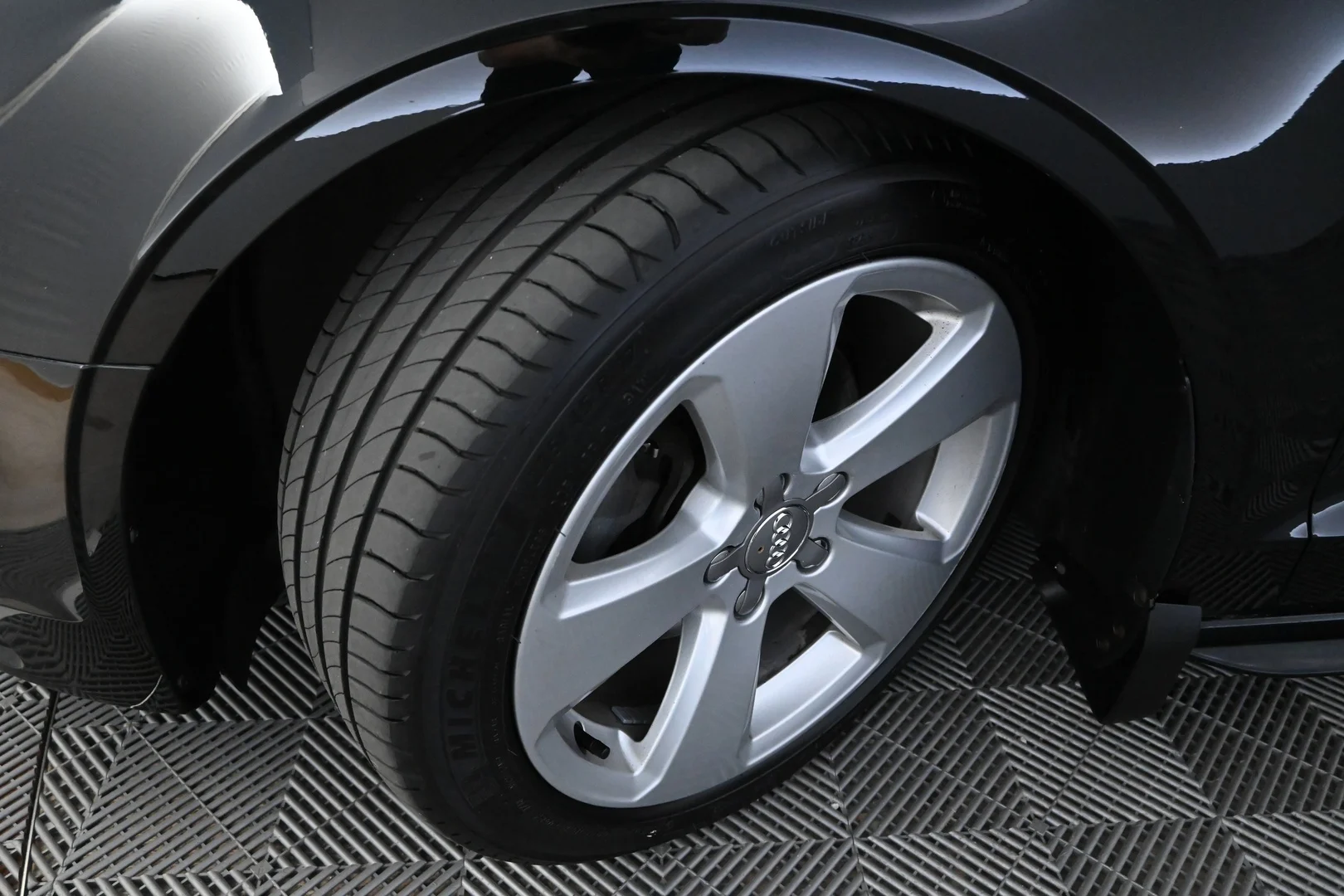 Car Image - 7hyIEUbNfscQHaXLREnNXZ