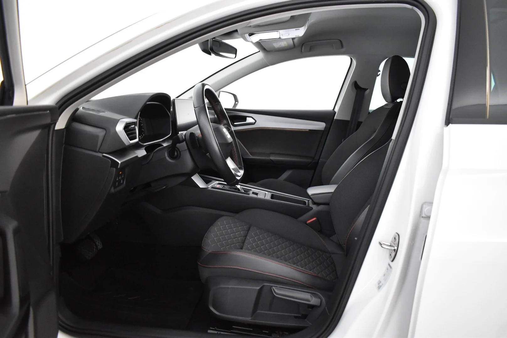 Car Image - 1D0QEKc0pNRGWK3q04SQkr