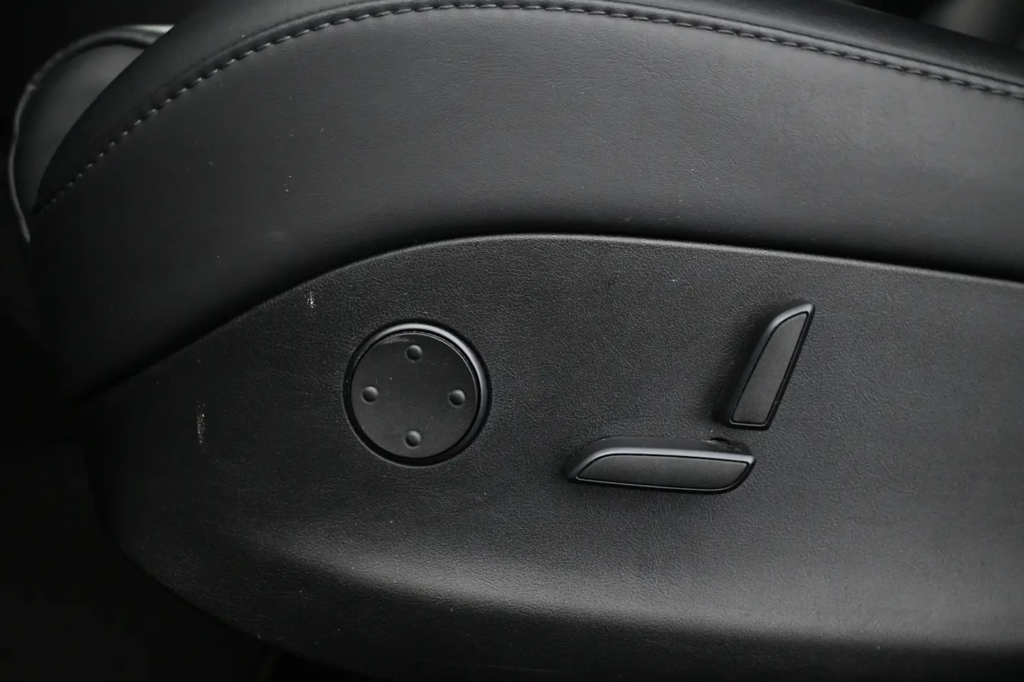 Car Image - 583G0ag8Vzekd8d5Lwxrlg