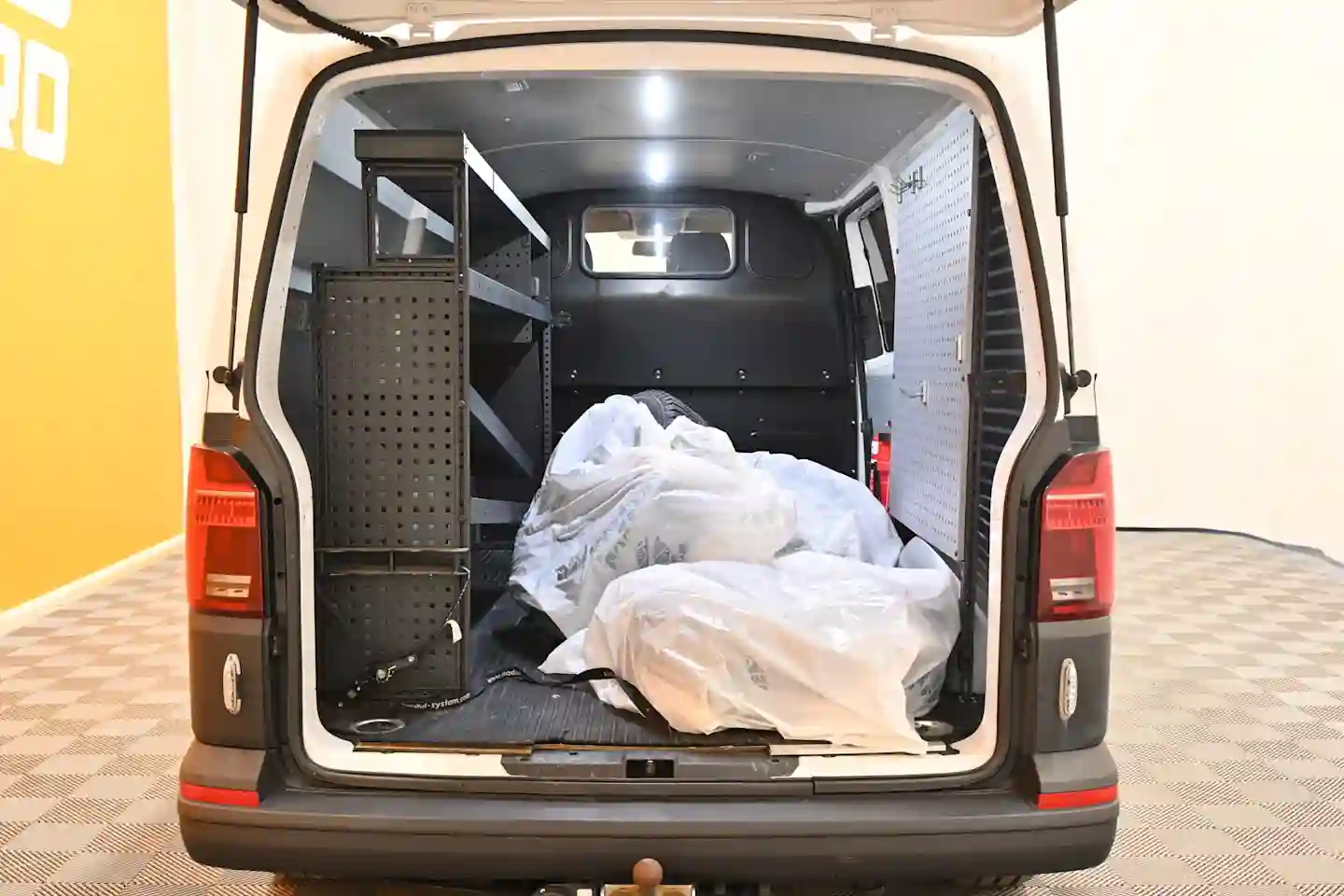 Car Image - 5hA3pa2EonaRMj9FIHOBeW