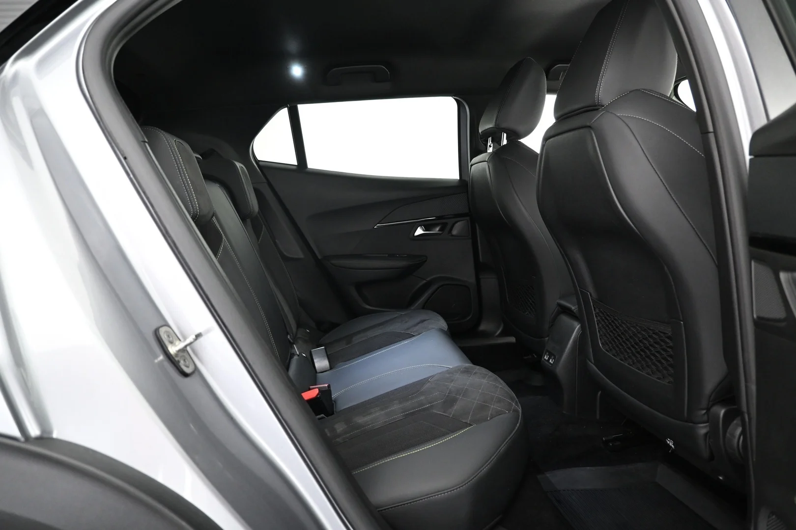 Car Image - xV9Z1eqDFpx4lh6ddSzcw