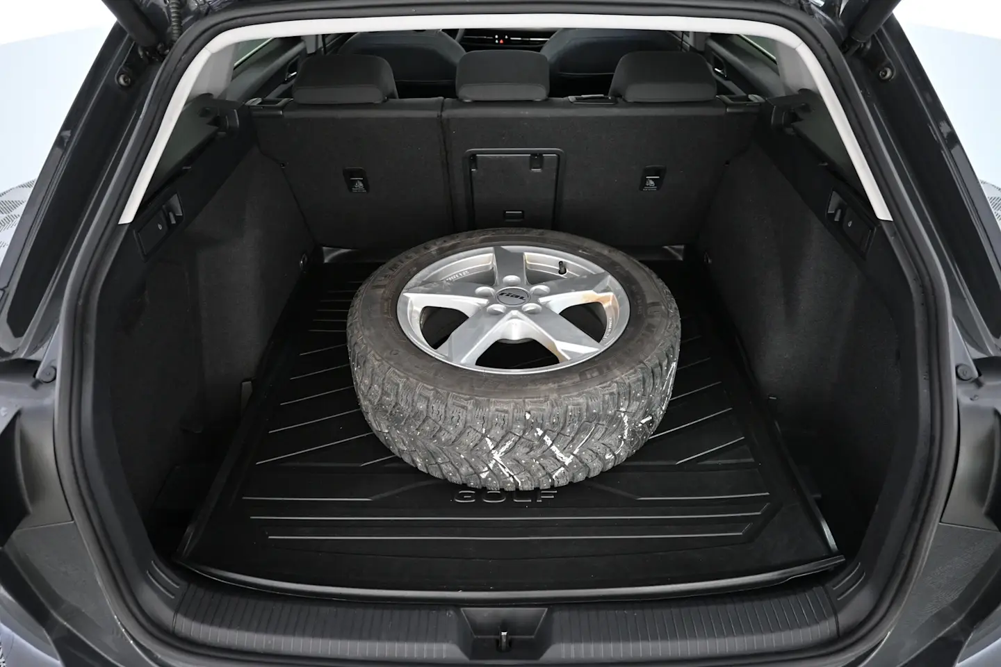 Car Image - BgpyEPo1DdHfybEvbcR4y